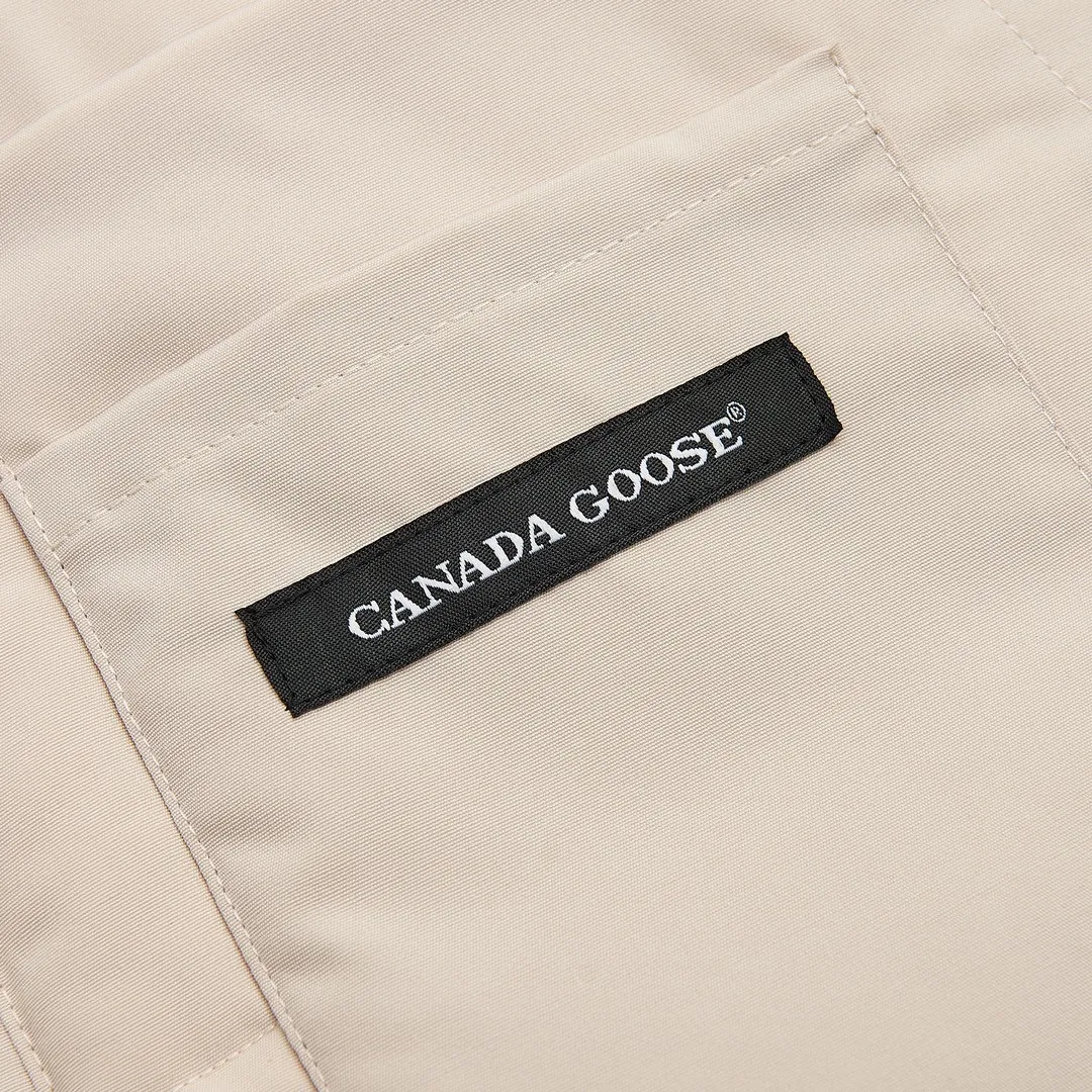 P360 Beige] Canada Goose Canada Goose #Freestyle Crew 4154M men's and women's vest down# ➖ Genuine synchronous anti-counterfeiting chip sensor! ➖ Imported Behringer embroidery machine to customize 10,000-needle embroidery logo! ➖ Imported 21-count polyester-cotton blended original fabric, using Feather-Light 10D waterproof coating fabric, made of 84.5% polyester fiber and 15.5% cotton, 100% the best feel in the entire network! ➖ The genuine official website uses the national standard 80 white duck down, and will never be misled by false claims such as 90 down or goose down! ➖ 100% nylon nylon lining with double double-layer sealing design to prevent velvet from running away. Top-grade polar fleece is used in the collar and pockets to keep warm and comfortable! ➖ Yoshida YKK provides original custom-made electroplated sliders. YKK two-way lockable zippers are tight and smooth and will not peel off paint! ➖ 3M composite original Velcro is durable, and all accessories and hardware are disassembled and customized! ⛔No slander, no exaggeration, no need for too much copywriting, because it is focused, it is professional!  SIZE: XS S M L XL XXL